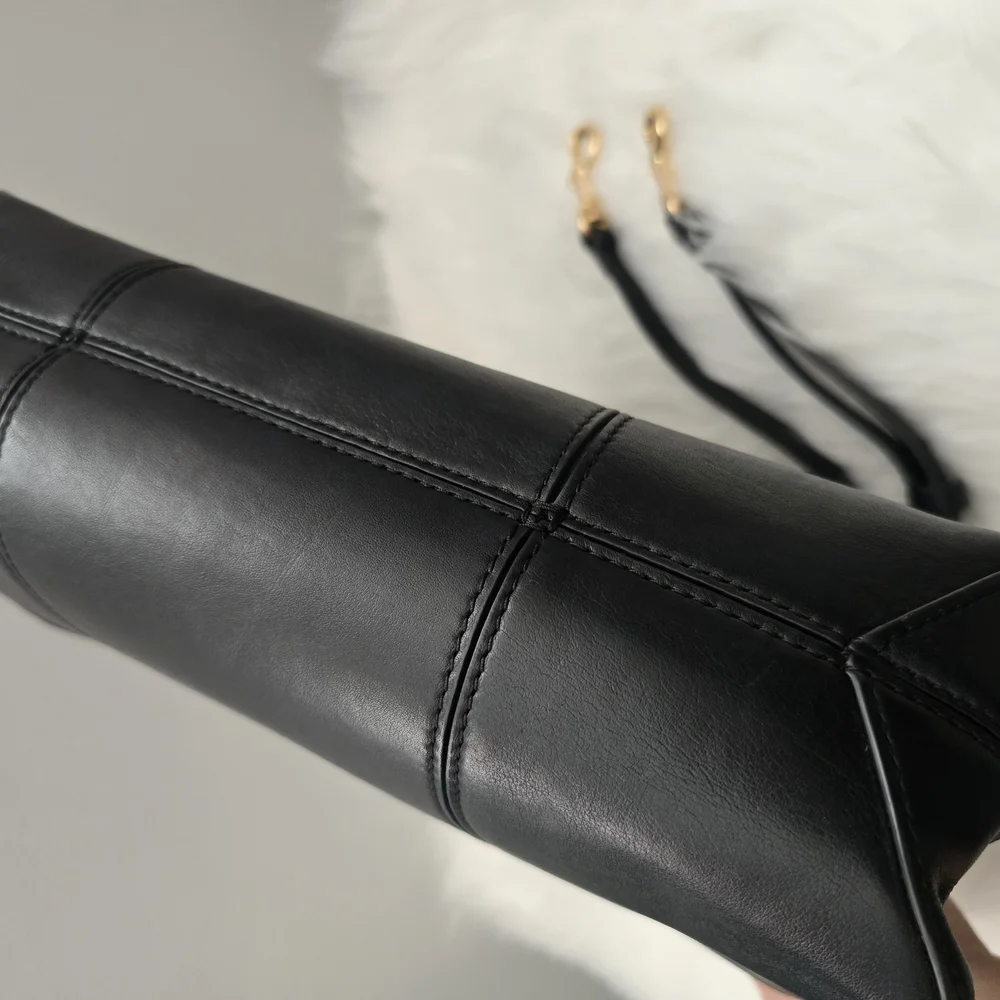 Tory Burch Black Leather Bag - Picture 4 of 11